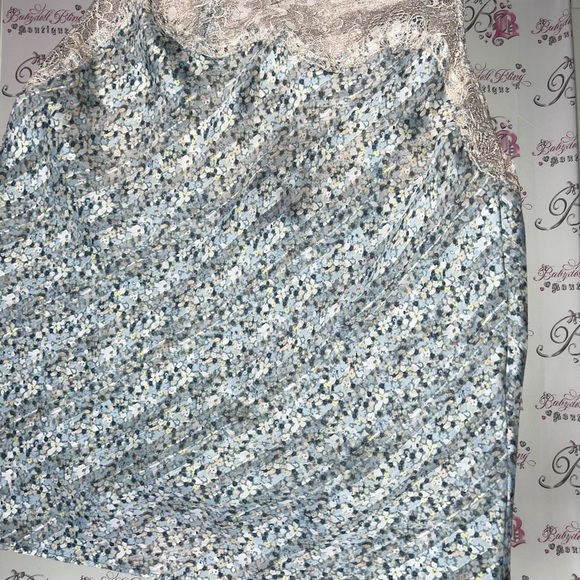 Victoriaβs Secret two-piece set pajamas, shorts and tank top floral cream lace - Picture 3 of 5